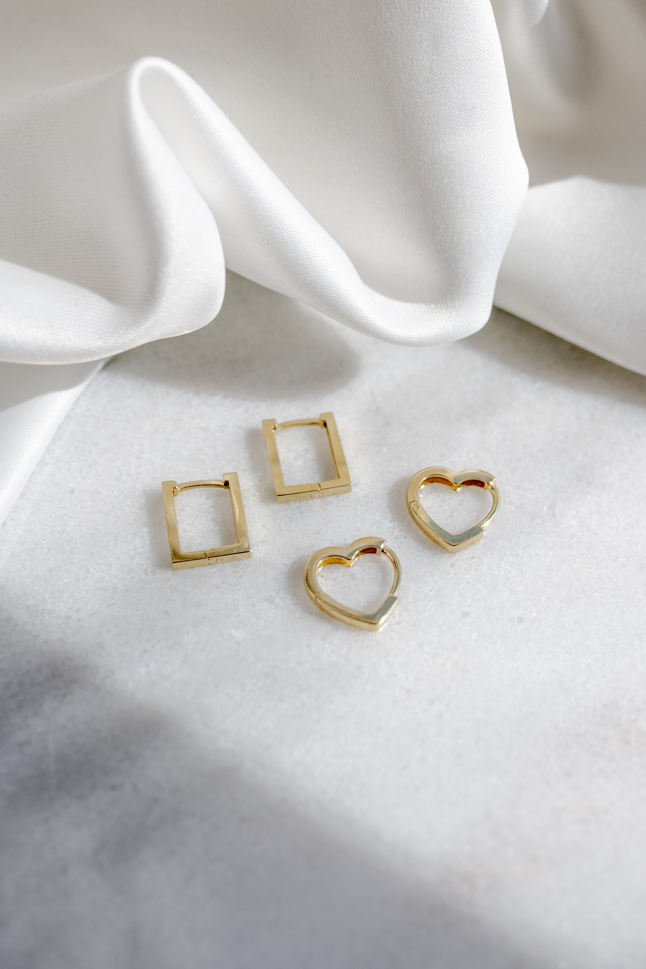 13.5MM Heart Huggies Hoop Earrings 10kt Yellow Gold