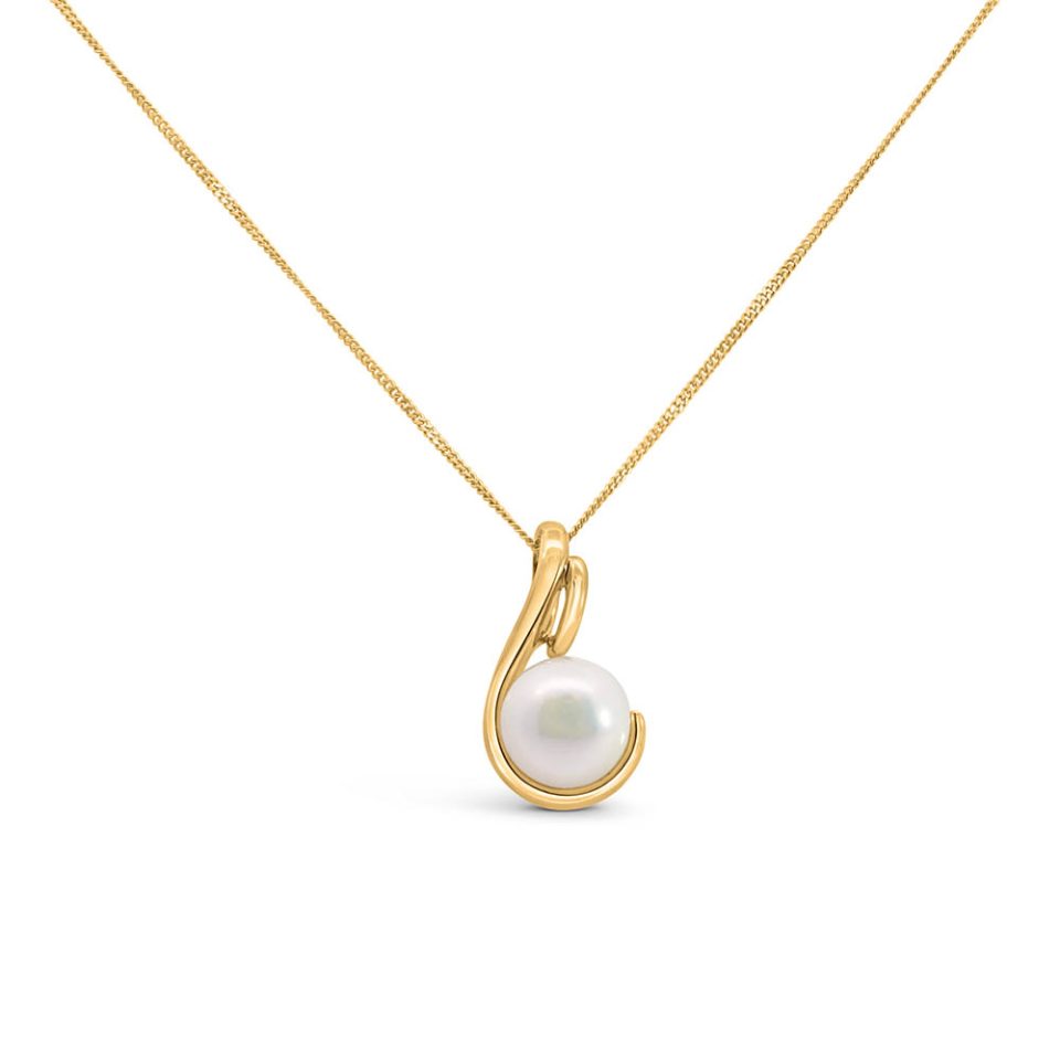Pendant with 7MM Pearl in 10kt Yellow Gold with Chain